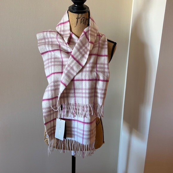 Accessories - NWT Burberry Scarf